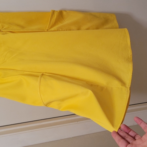 Jessica Simpson,  12, Yellow - Picture 4 of 12